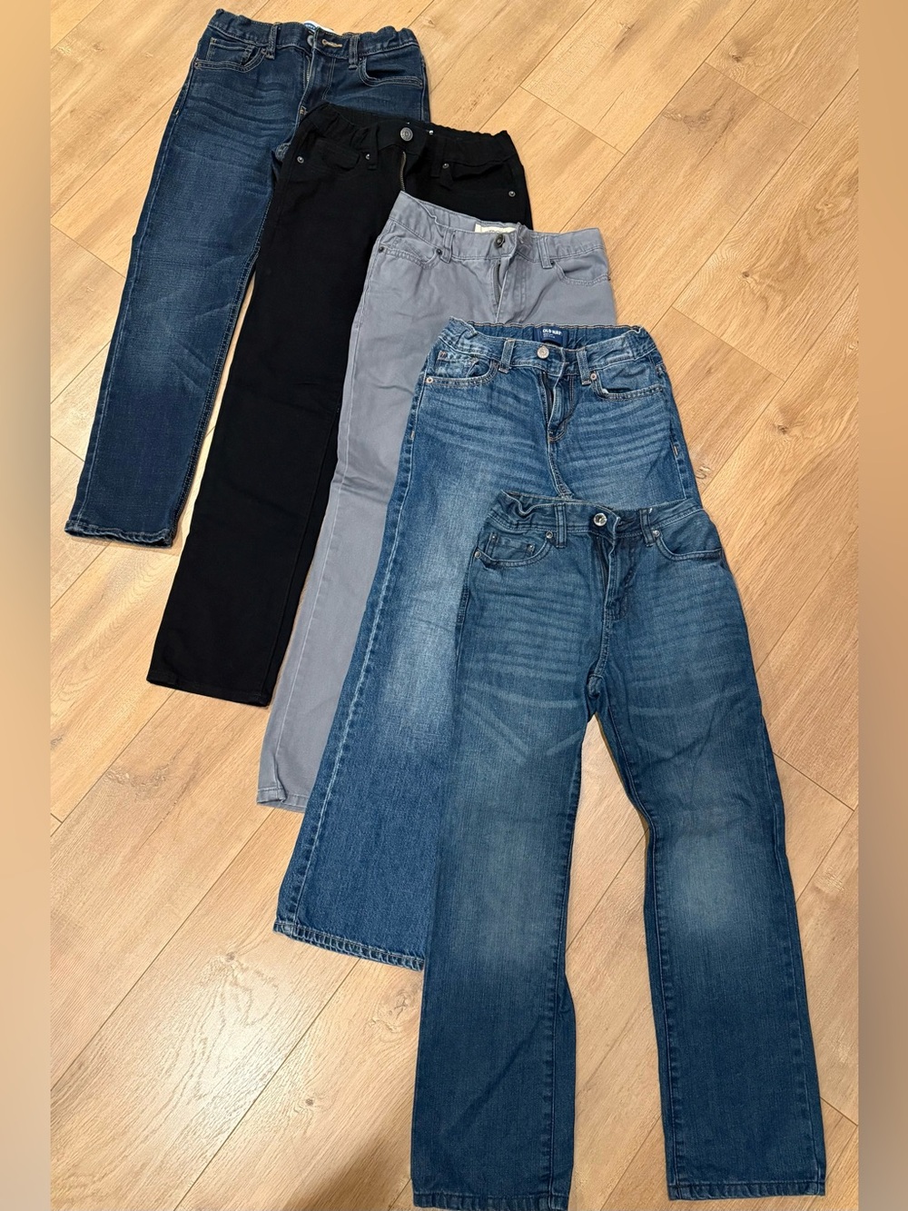 Lot of 5 pairs of boys size 10 Jeans in Blue, Black, and Gray